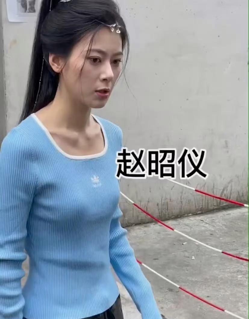 赵昭仪离开了芒果台，不再是那个曾经火爆一时的明星，她的人气和曝光度都大大降低了。