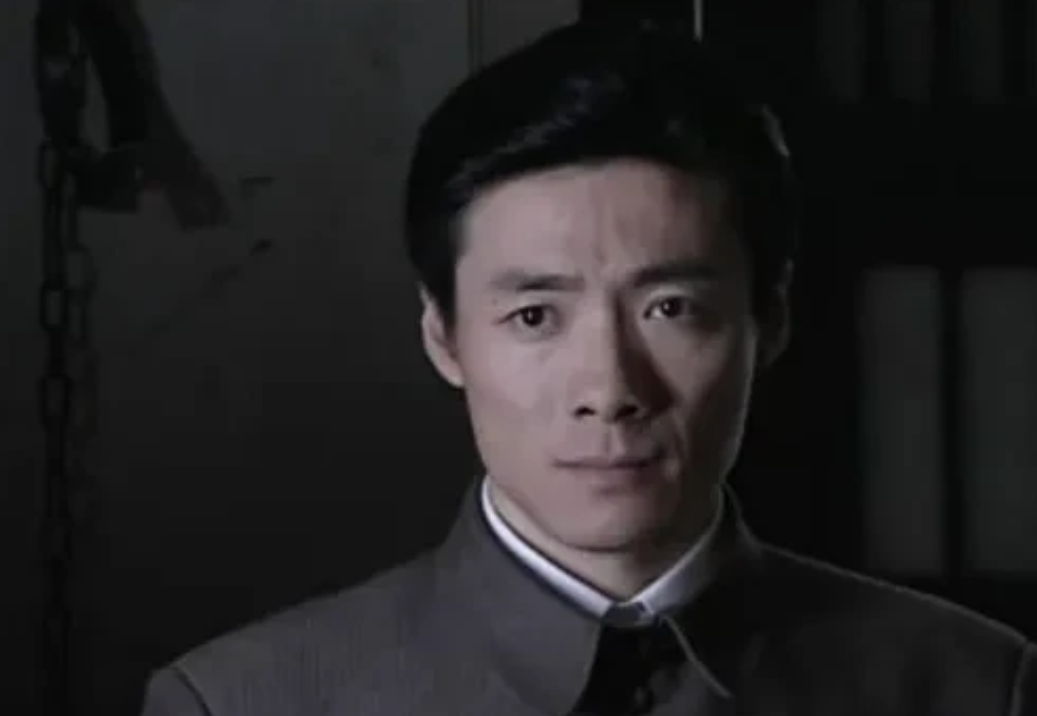 李涯真的有信仰吗？

不，他没有！

李涯本质上和吴敬中是一类人，一个喜权，一个