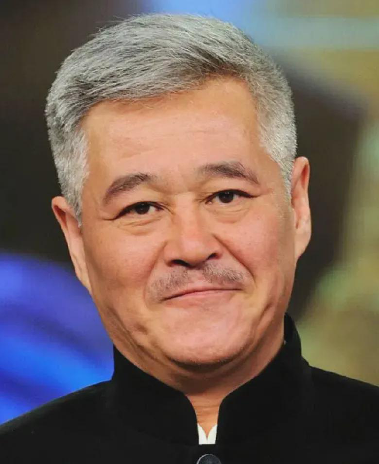  
 
 
娇娇这次直播爆料信息量有点大！她直言离开本山传媒根本原因是收入问题，