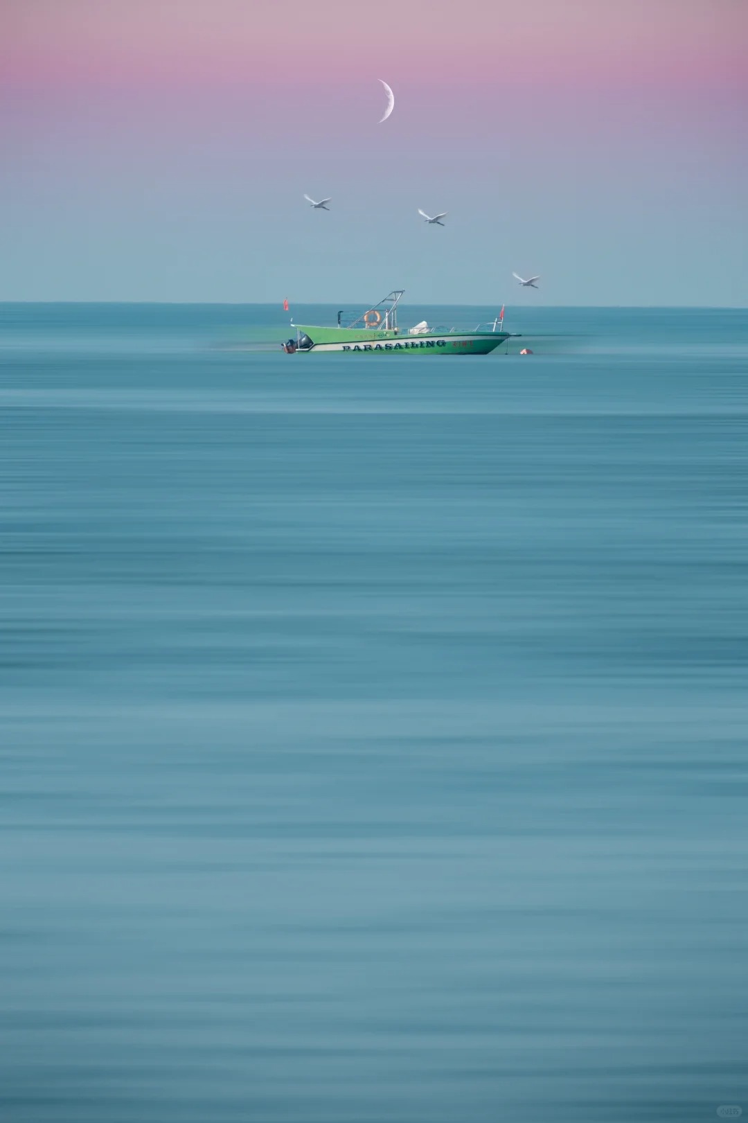 窝艹，李白和张九龄居然同时出现了
“孤帆远影碧空尽”和“海上生明月”的交相呼应