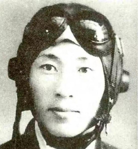 1964年10月16日，中国的第一颗原子弹成功爆炸，那朵蘑菇云震撼了世界。然而，