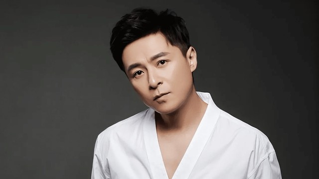 他2任女友都是女神级明星，却被母亲棒打鸳鸯，只能痛哭控诉