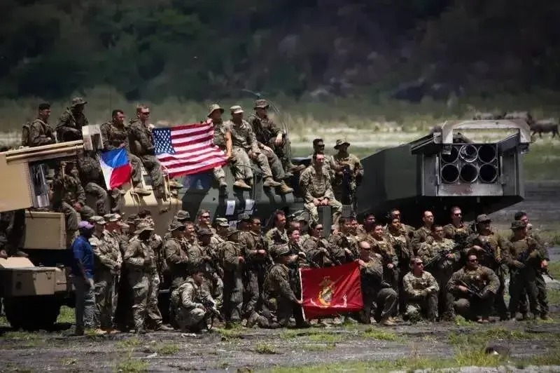 马科斯举动愈发激烈，刚定下对华动武条件，目光又盯上中国邻国！自打从美国访问后，菲