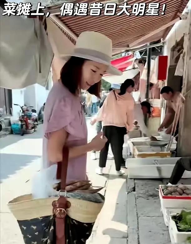 她结婚生娃最开心的可能是孙俪！江一燕如今定居云南当家庭主妇了吗？自己拎着菜篮子去