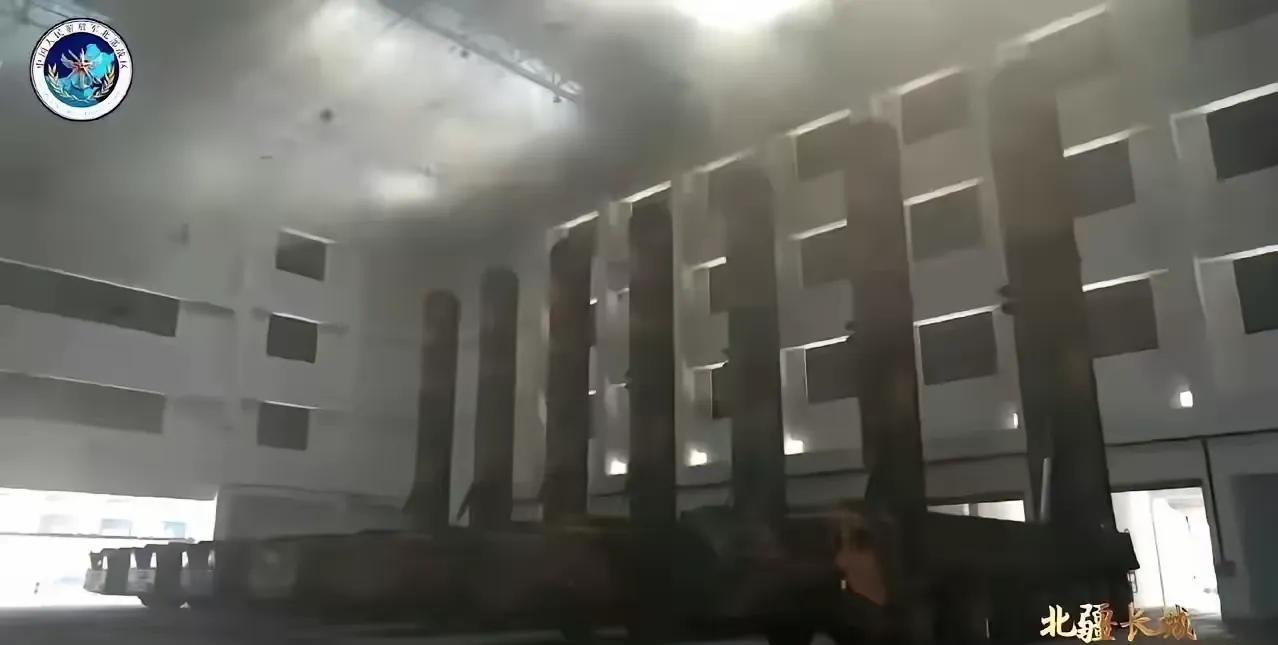 咱妈过年这大招简直太炸裂了！她居然为了咱们能安心过年，直接亮出了7辆东风-41洲