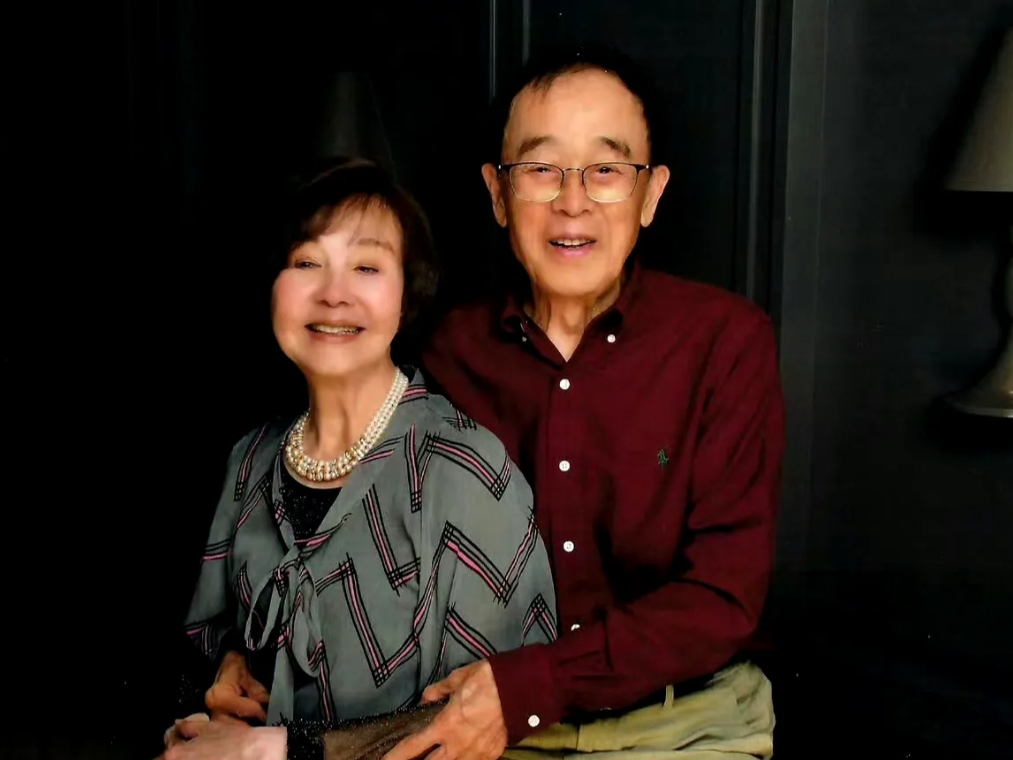 她是最早的琼瑶女郎，只比琼瑶小6岁，如今80岁了还在拍戏，平时不拍戏时定居美国，