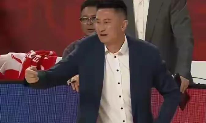 很多人说广东男篮弱，其实是没有看到广东男篮的内在底蕴，三个超级外援就不说了，胡明