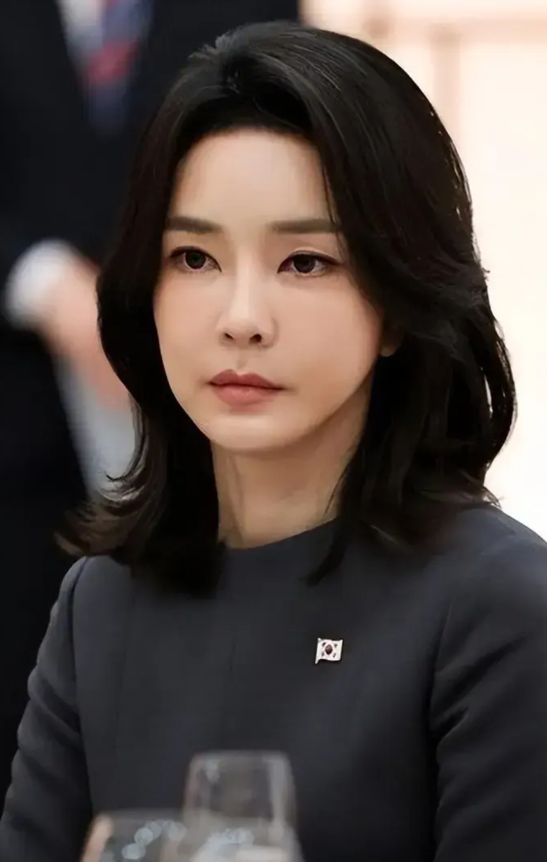 弃车保帅的棋局，在韩国上演了！

前防长金龙显竟然把“内乱罪”尽数承担，尹锡悦是