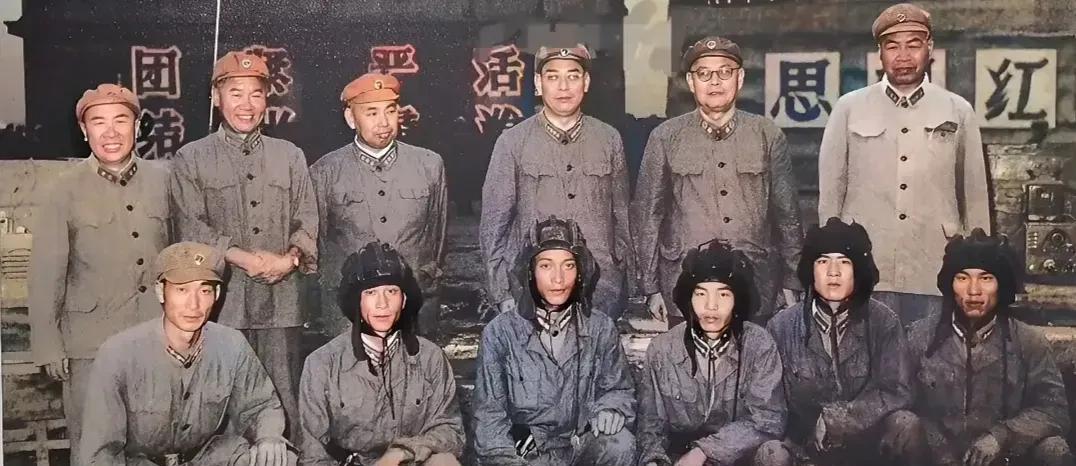 1964年，装甲兵军事大比武，曾思玉、陈再道、许世友、许光达、叶剑英、张宗逊等合