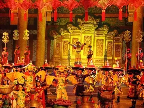 腐败只是经济发展的次要威胁，那首要威胁是什么？

谈起腐败，很多人恨的咬牙切齿，