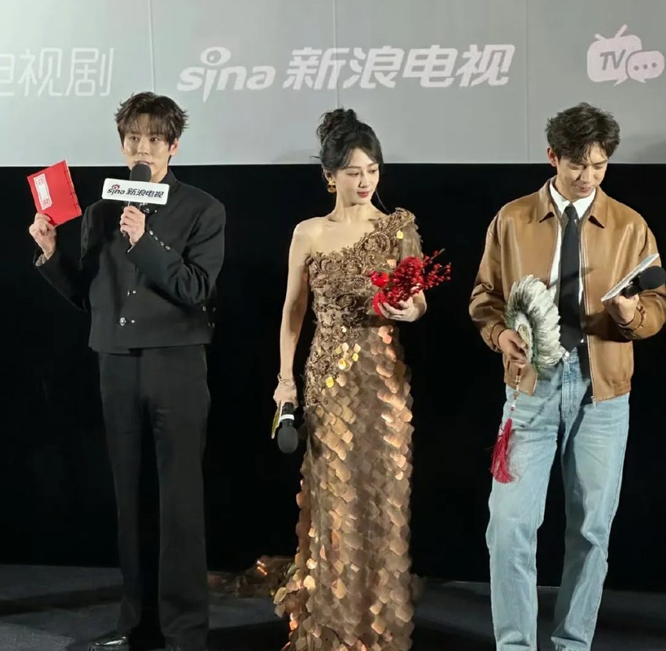 国色芳华追剧团现场照片，梦回亲爱的热爱的。 ​
