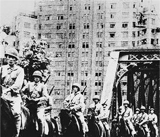 1949年5月21日，原国民党炮兵中将、太湖绥靖区司令张权，132师师长李锡祐在