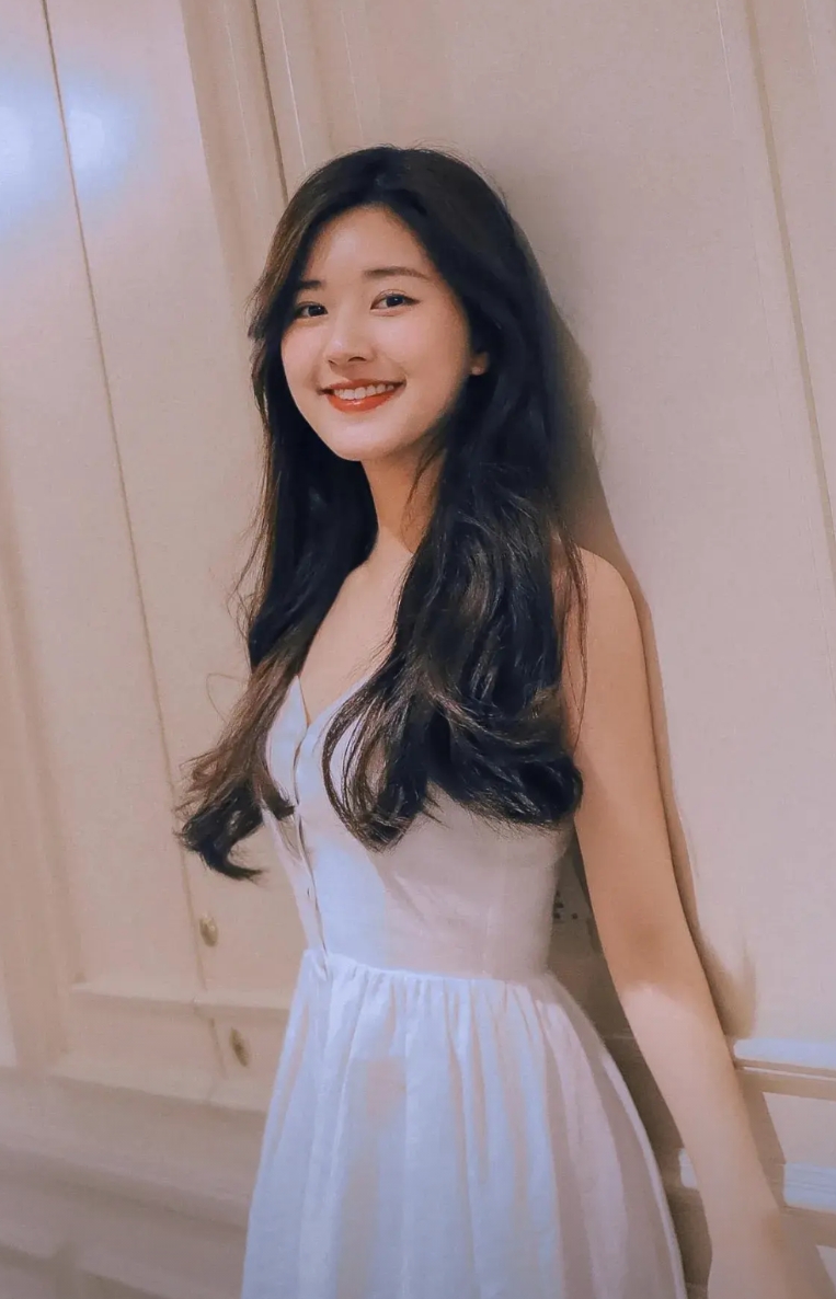 狗仔曝出赵露思患严重抑郁症！
赵露思，26岁，独生子女，家庭条件优赿，爸爸痛妈妈