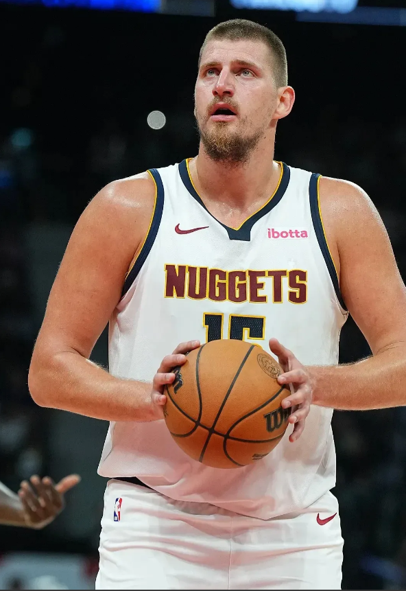 约基奇简直就是个Bug，几乎每个数据都是队内第1

1，得分——31.6分，队内