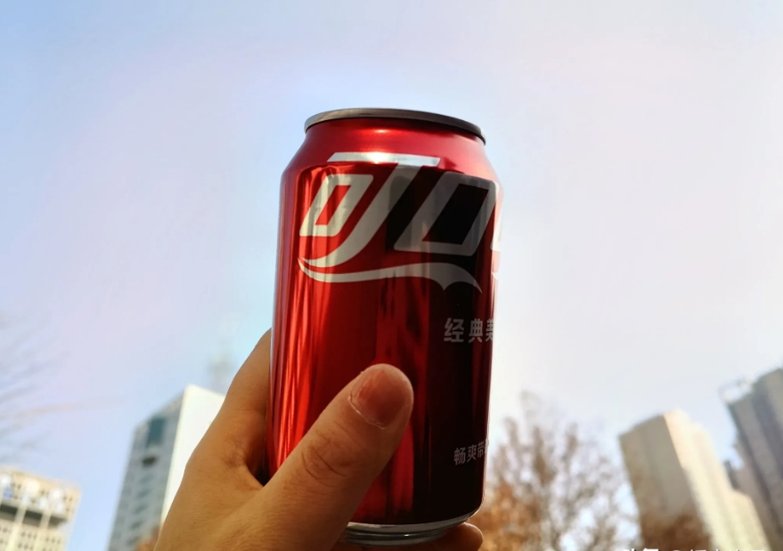 围着自己家转，方圆一两公里之内觉得一切如常，清清静静。今天下午去逛了个街，才真正