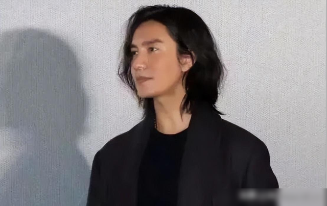 陈坤的儿子已成年,容貌开始显现母亲的基因,像谁可以认得出吗?(陈坤的儿子到底谁生的)-第5张图片-九妖电影 陈坤的儿子已成年,容貌开始显现母亲的基因,像谁可以认得出吗?(陈坤的儿子到底谁生的)-第5张图片-九妖电影