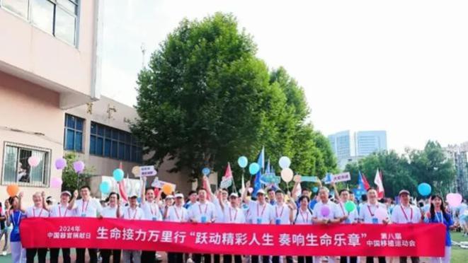 炸裂无声，“器官捐献日”亮相，拉横幅拍照片，网友议论纷纷！