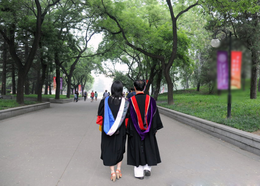 现在似乎有不少人连清华大学的博士都看不上了，在他们眼里，清华大学博士也不过如此，