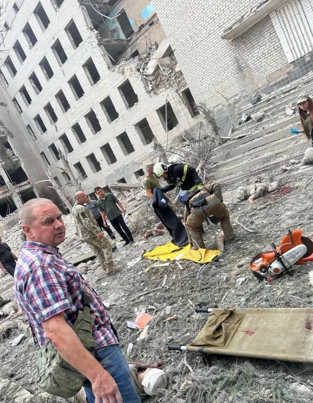 乌总司令披露进攻库尔斯克战略意图，承认兵力不足。承认在航空、导弹、火炮、弹药数量