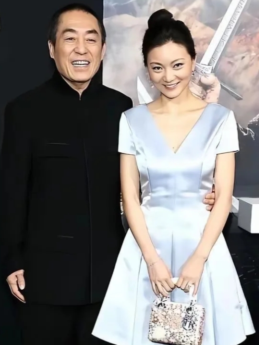 张艺谋比妻子大31岁，比丈母娘大11岁