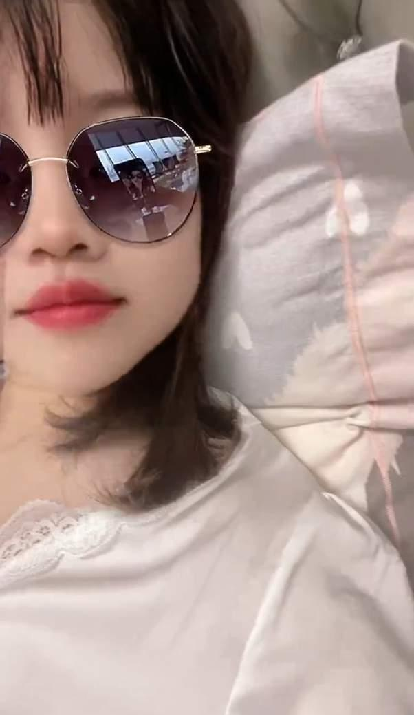 墨镜一戴谁也不爱
戴上墨镜我就飘，做个酷girl 。
酷，是一种由内而外散发的气