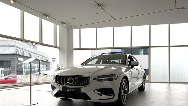 探店沃尔沃S60，全系20T+48V轻混，安全配置齐全