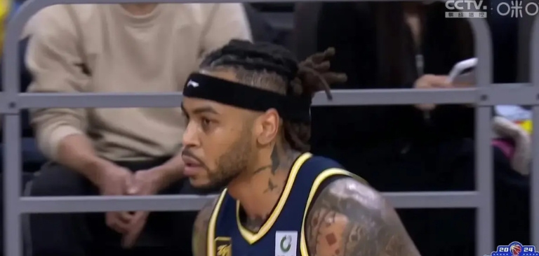 辽宁男篮放弃莫兰德并无遗憾，他上赛季季后赛场均仅6分6篮板，表现连续三年下滑。总