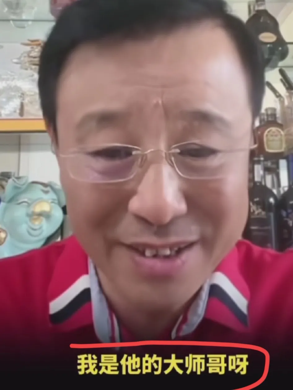 郭德纲终于可以松一口气了！近日，侯耀文的大徒弟贾仑在直播中明确表示：“郭德纲是我