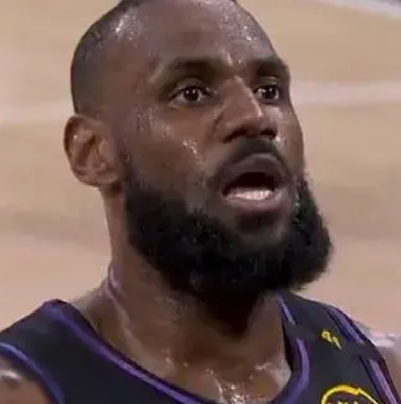 全靠老头！第120次三双！詹姆斯砍下28分11篮板11助攻。詹姆斯第四节单节14