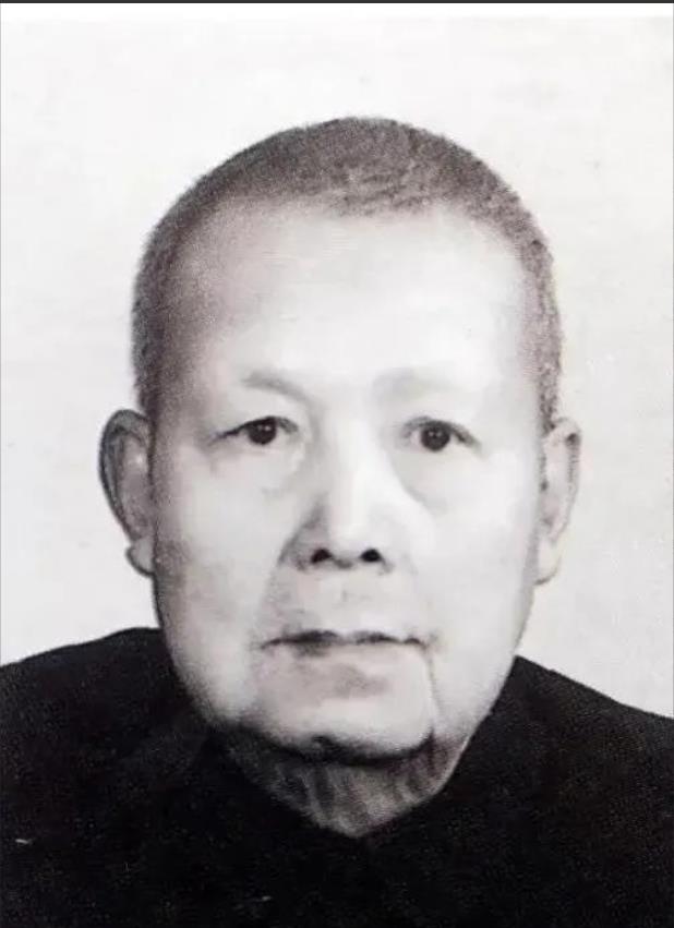 1942年，长期潜伏在我军的日军女间谍美智子正要出门时，突然回头，对着游击队大队