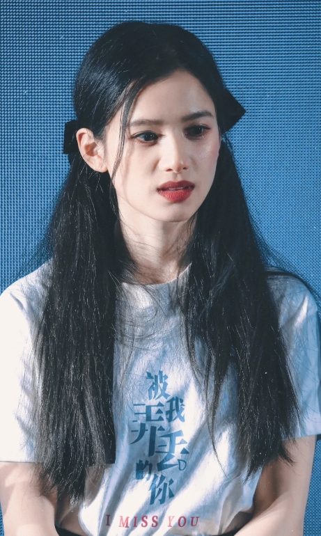 张婧仪——风姿绰约
