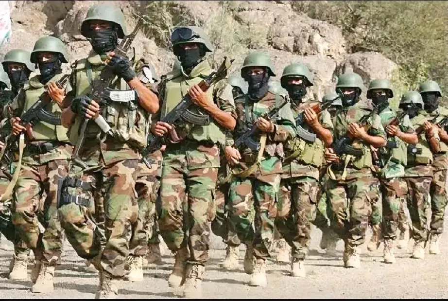 美国打击胡塞武装胜算不足30%   两年多前，美国打击胡塞武装胜算超过90%，如