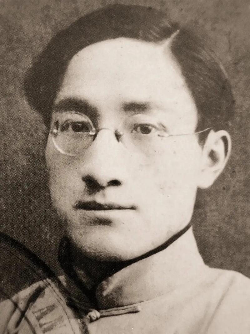 1930年，徐志摩探班民国明星俞珊。正聊得欢，俞珊忽然喊道:“啊呀，真要命，我要