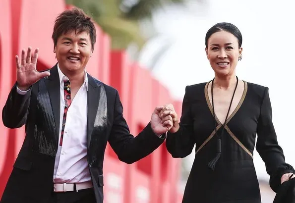 那英，冲上热搜！

5月25日，深夜，那英高调冲上热搜，起因是她昨晚打电话的内容