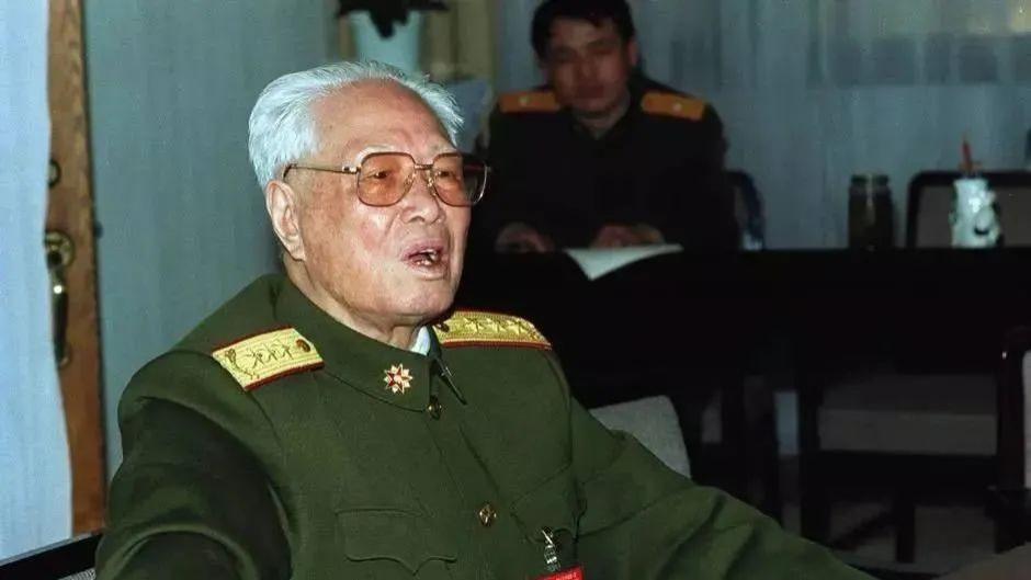 1992年，张震想要退休，邓小平说道：“你比我小十岁，再干一届”