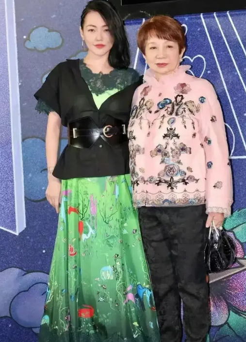曝小S老公家将出面和汪小菲打官司，汪小菲恐怕输定了！
大S去世后，小S老公许雅钧