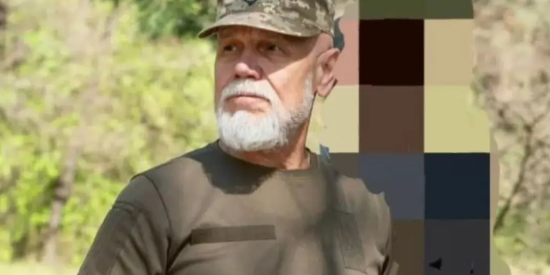 他掩护兄弟们的撤退。乌克兰军情局局突击组指挥官朱克在前线牺牲

在前线，为了掩护