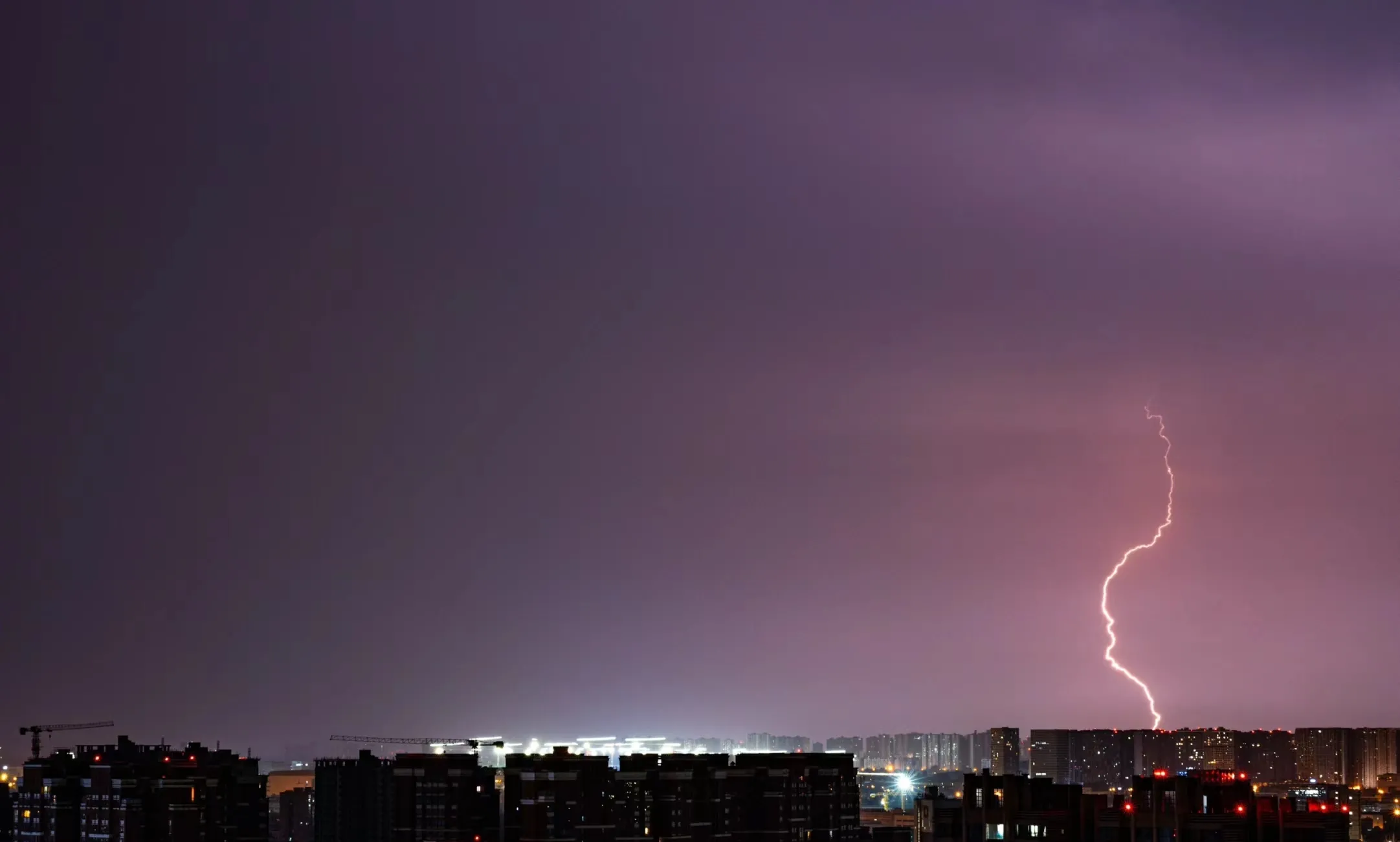 全国多地迎强降雨，多地发布暴雨预警！北方雨带东移影响东北，南方江南、华南及贵州等