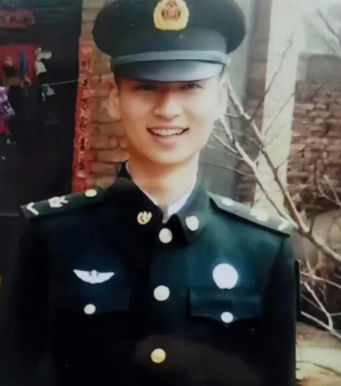2020年，24岁的儿子不幸牺牲，母亲在整理他的遗物时，发现了一位女孩的照片，她