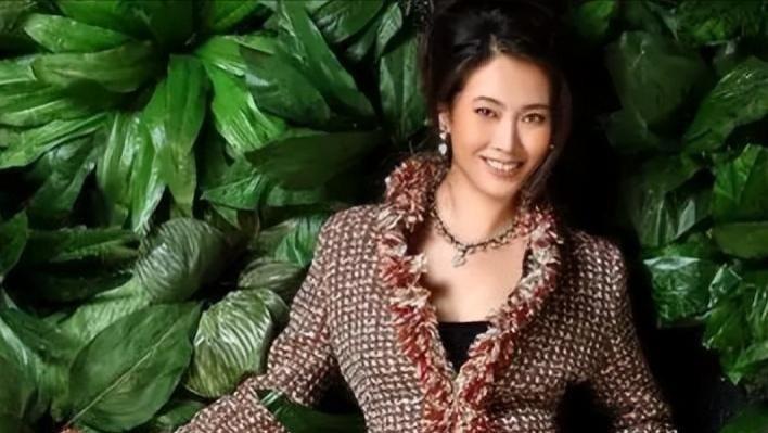 复仇方式相当奇葩的女星：和男友同居八年不结婚，转头嫁男友兄弟