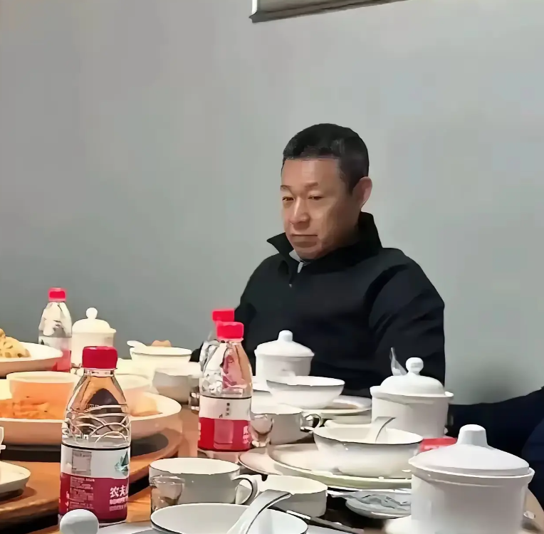 这是“沙书籍”吗？怎么喝水也会醉吗？
