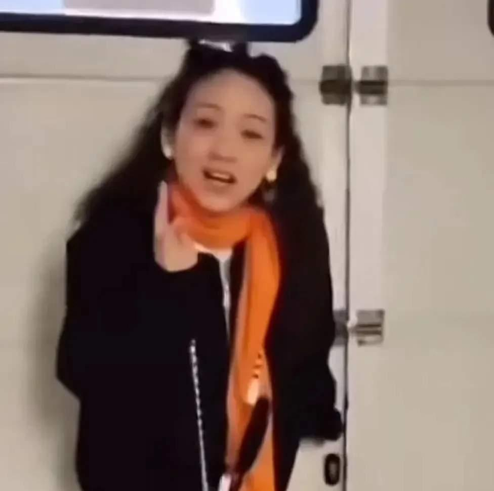 上海浦东保时捷中心拒付货拉拉运费的事其实情况大概是这样的:
保时捷大佬要运高档货