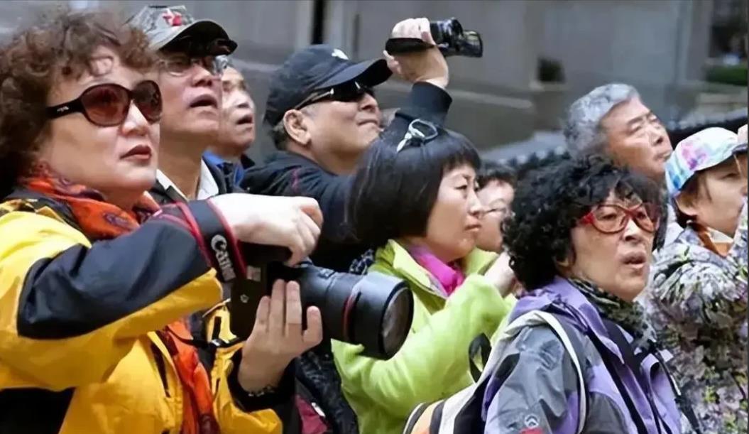 外媒酸了！日韩游客疯狂涌入中国，释放一个无比强烈的信号

韩国媒体报道说，随着中