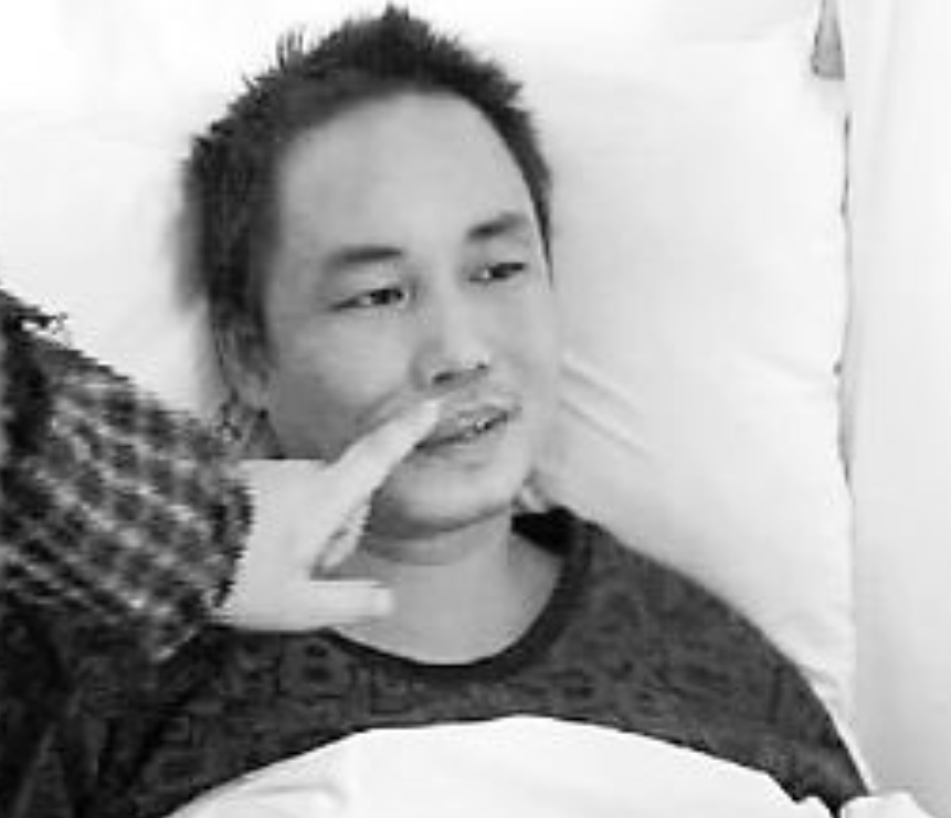 2011年11月，一男子回家途中遭遇车祸昏迷，被路人送往医院后，因为医院查不到男