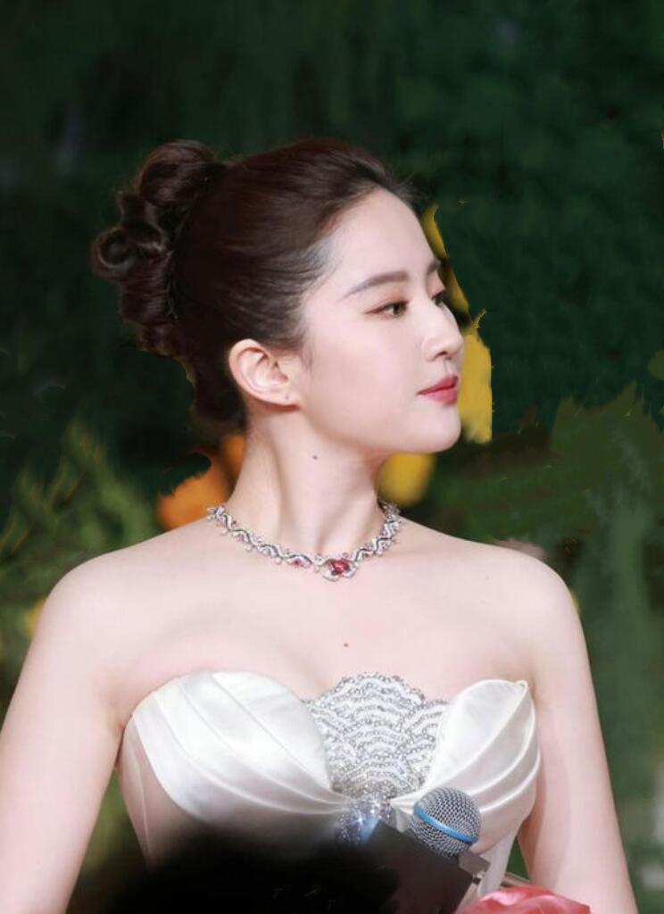 刘亦菲的敬业之光：万茜揭秘片场“无手机”