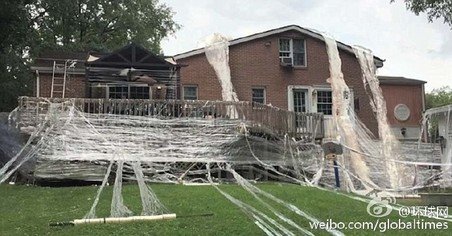 用上千卷胶带将整栋房子缠起来