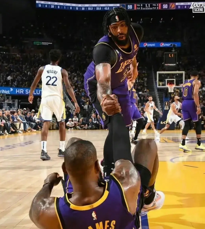 老詹跟浓眉是真爱！在浓眉被交易后，老詹很担心浓眉的情绪问题！

不过，浓眉对交易