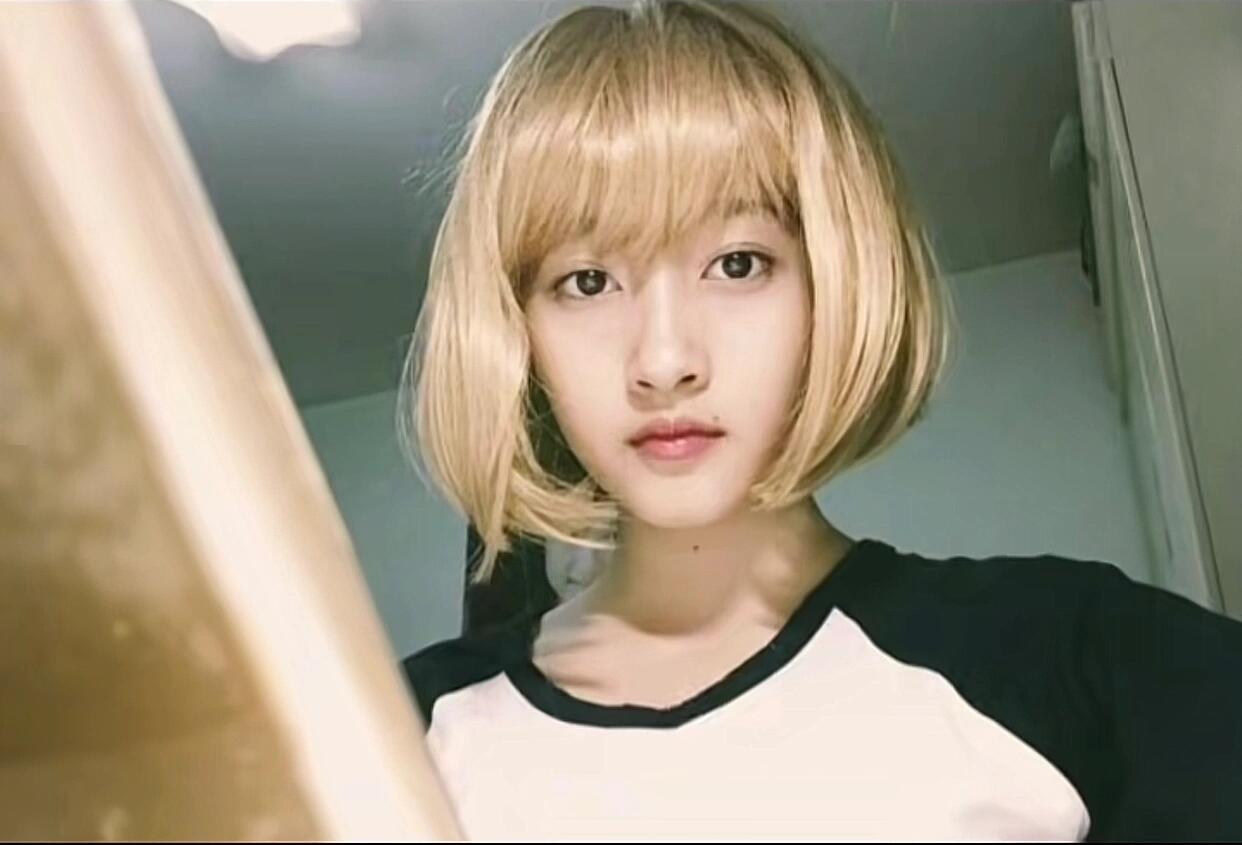 关晓彤早期照片