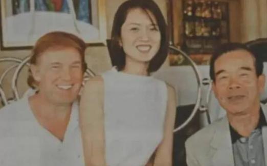 1995年，濒临破产的特朗普来中国香港和郑裕彤谈生意，你知道和特朗普合照的都是谁