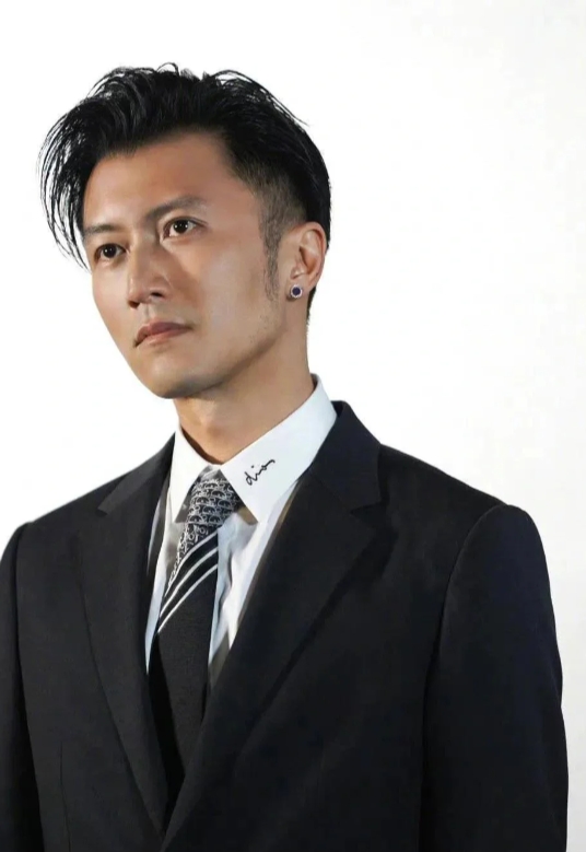 谢霆锋亮相豪门婚礼，实力富豪低调现身